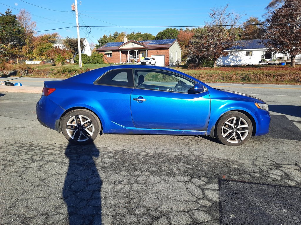 2011 Kia Forte Koup SX in Hebbville, Nova Scotia - 4 - w1024h768px