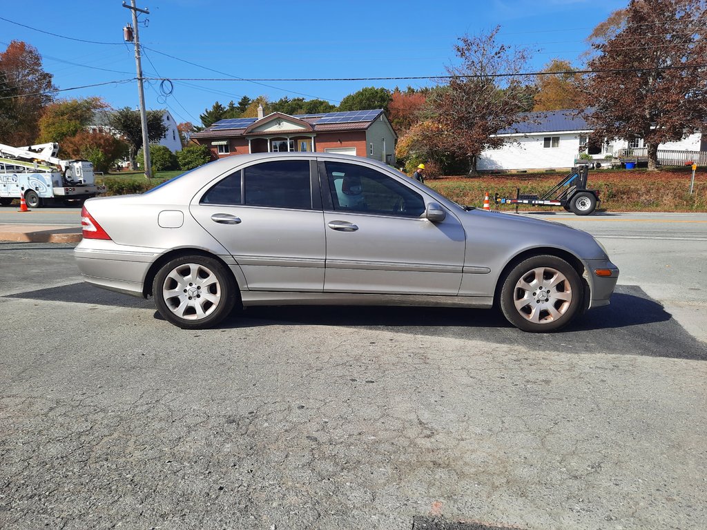 2006 Mercedes-Benz C-Class 3.5L in Hebbville, Nova Scotia - 4 - w1024h768px