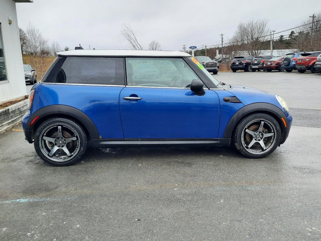 2007 MINI Cooper Classic in Hebbville, Nova Scotia - 3 - w1024h768px