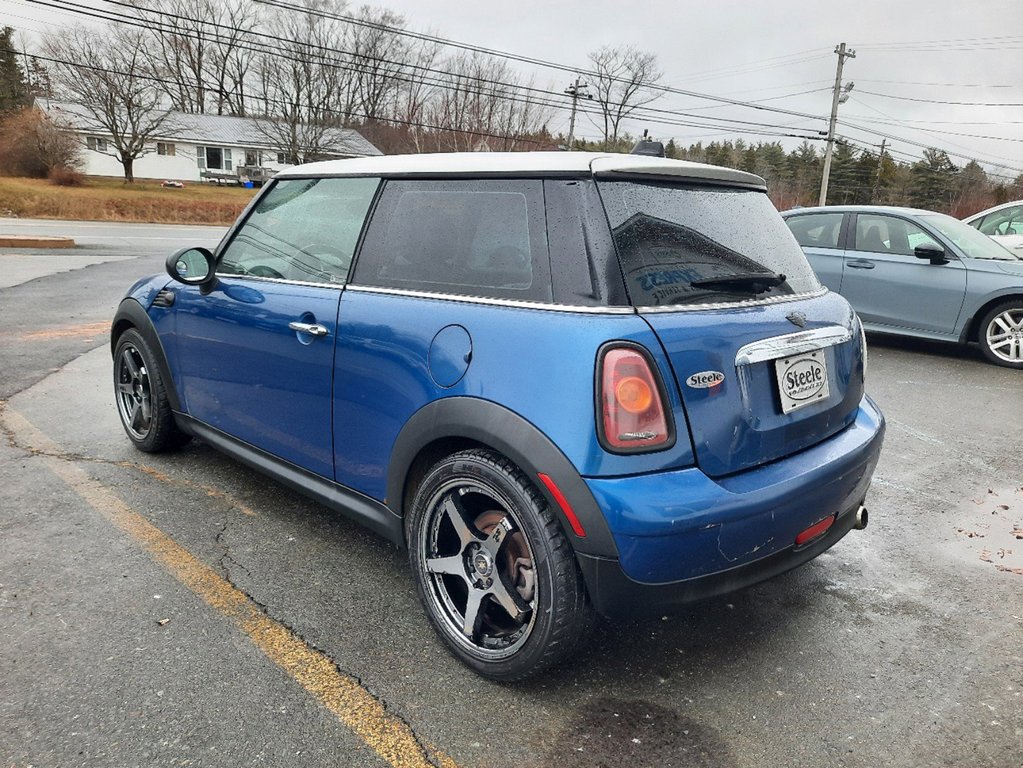 2007 MINI Cooper Classic in Hebbville, Nova Scotia - 5 - w1024h768px