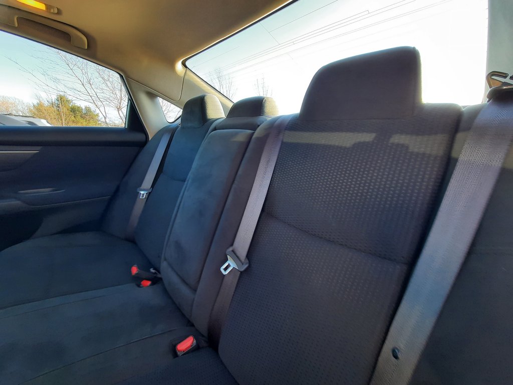 2015 Nissan Altima 2.5 in Hebbville, Nova Scotia - 24 - w1024h768px