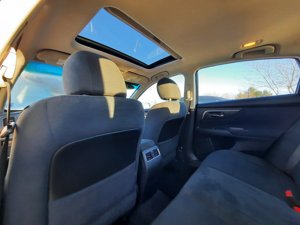 2015 Nissan Altima 2.5 in Hebbville, Nova Scotia - 26 - w1024h768px