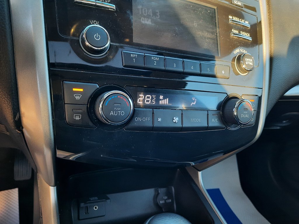 2015 Nissan Altima 2.5 in Hebbville, Nova Scotia - 17 - w1024h768px