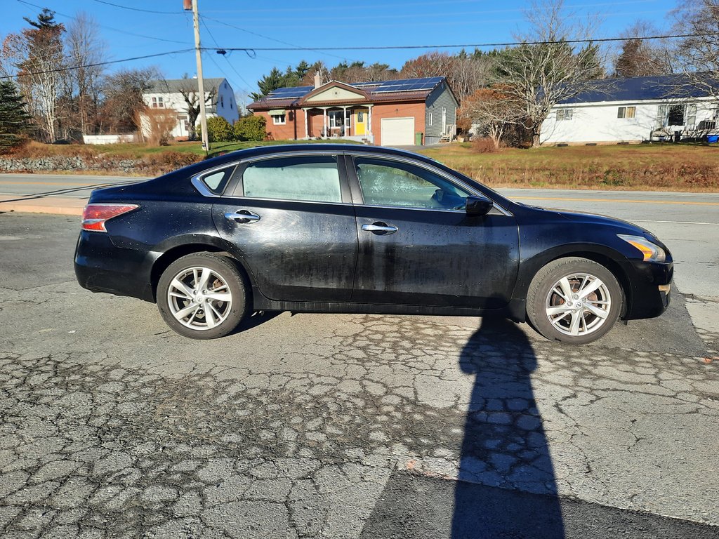 2015 Nissan Altima 2.5 in Hebbville, Nova Scotia - 6 - w1024h768px