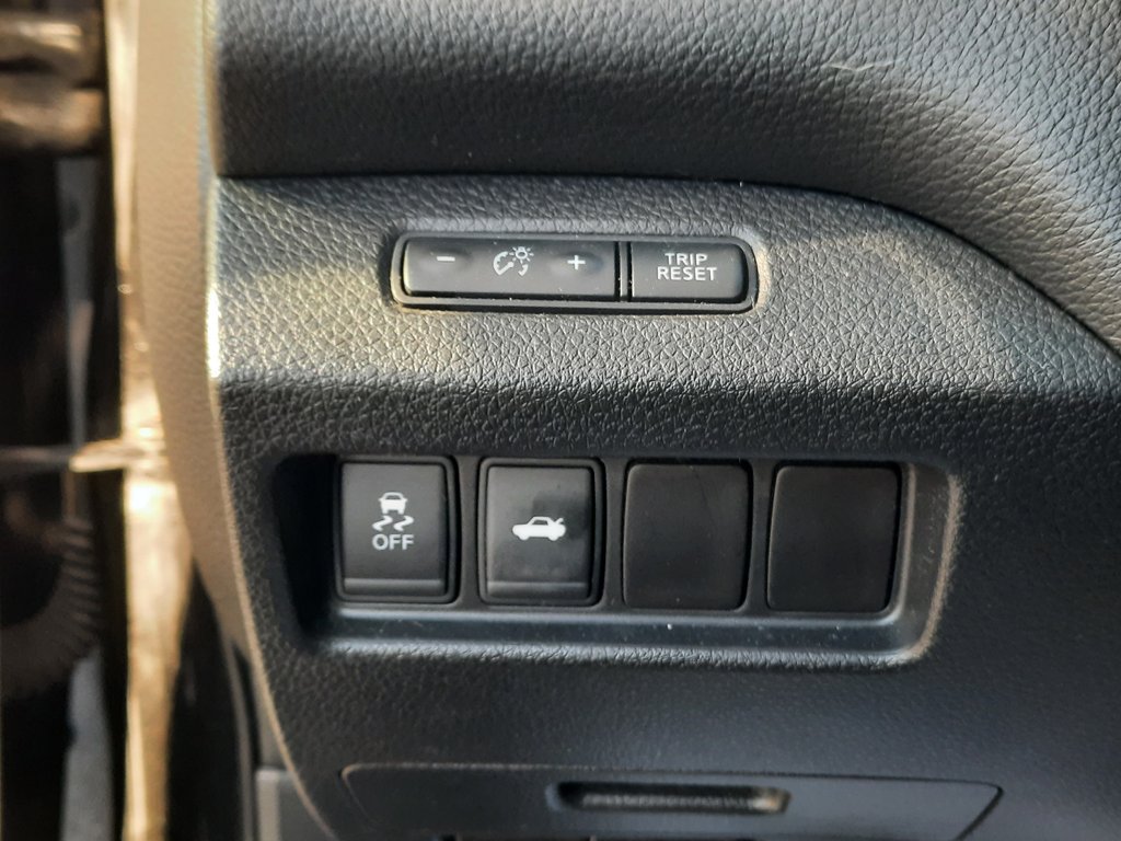 2015 Nissan Altima 2.5 in Hebbville, Nova Scotia - 10 - w1024h768px