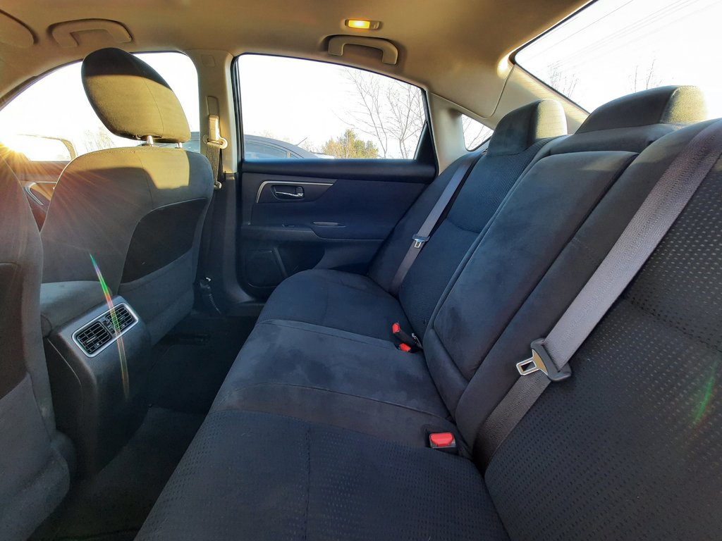 2015 Nissan Altima 2.5 in Hebbville, Nova Scotia - 25 - w1024h768px
