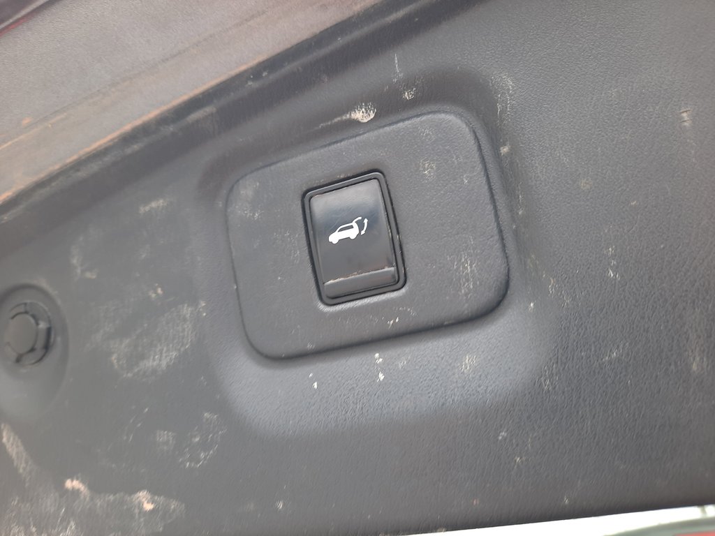 2018 Nissan Pathfinder SL Premium in Hebbville, Nova Scotia - 9 - w1024h768px