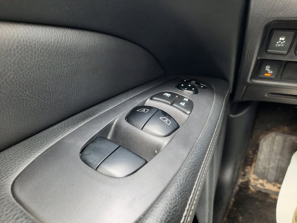 2018 Nissan Pathfinder SL Premium in Hebbville, Nova Scotia - 12 - w1024h768px