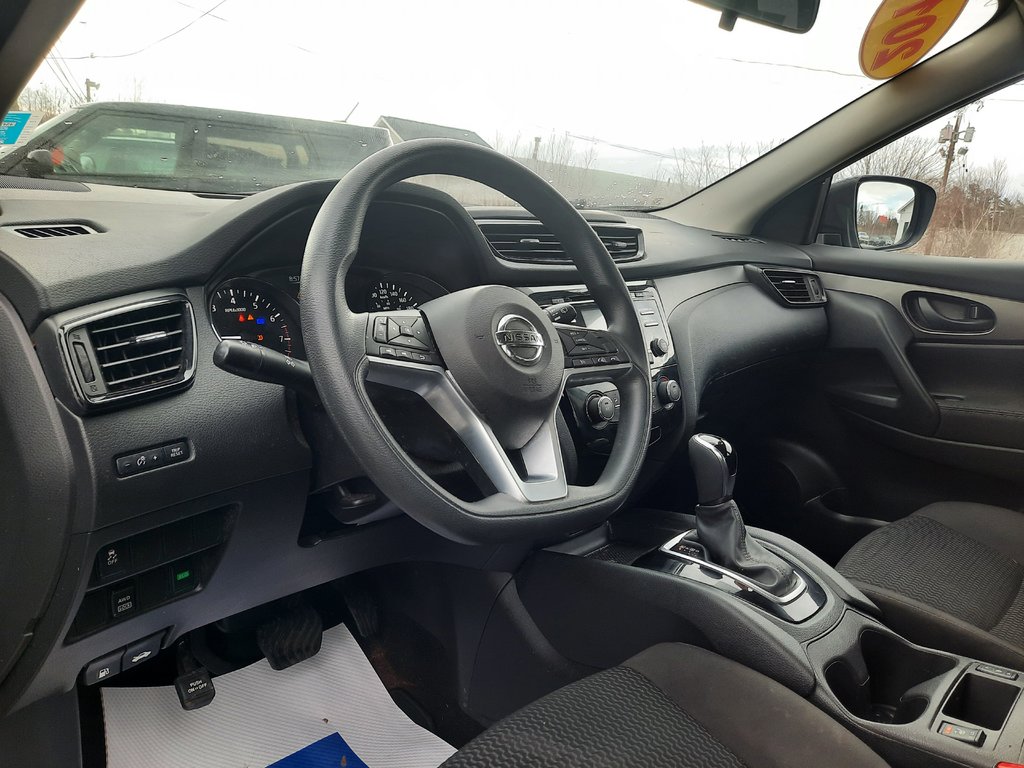 2017 Nissan Qashqai S in Hebbville, Nova Scotia - 2 - w1024h768px