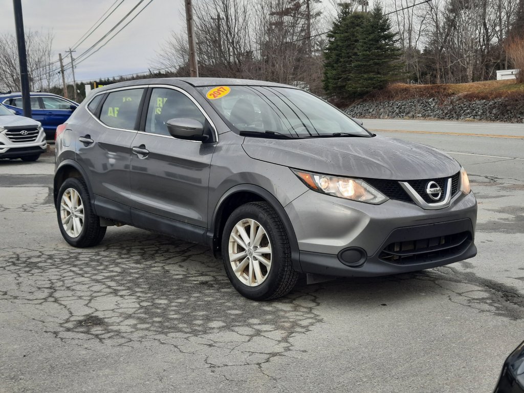 2017 Nissan Qashqai S in Hebbville, Nova Scotia - 5 - w1024h768px