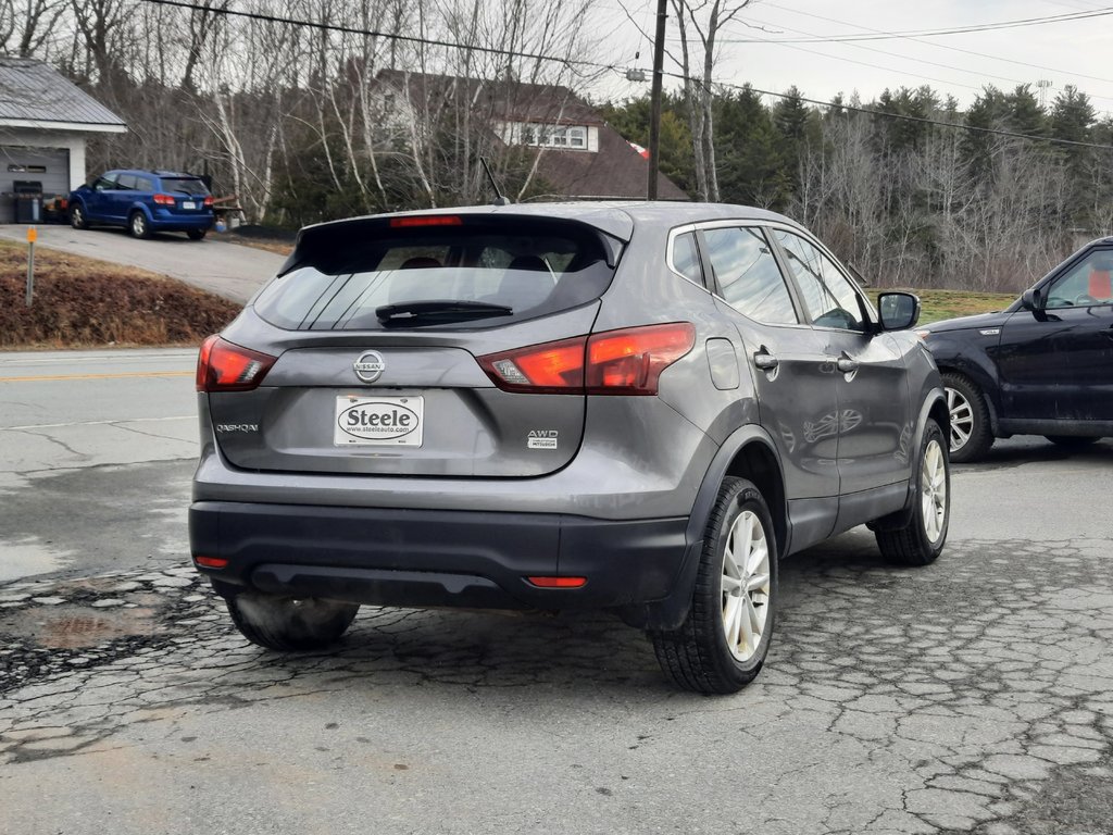 2017 Nissan Qashqai S in Hebbville, Nova Scotia - 7 - w1024h768px