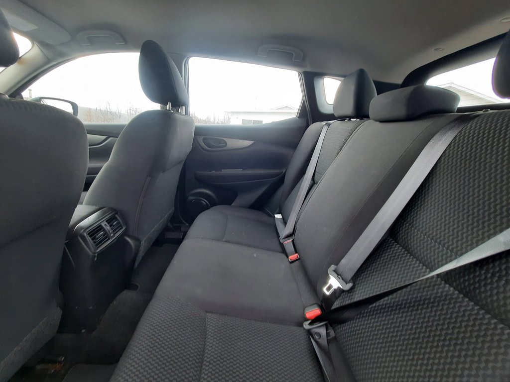 2017 Nissan Qashqai S in Hebbville, Nova Scotia - 26 - w1024h768px