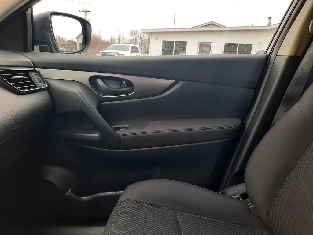 2017 Nissan Qashqai S in Hebbville, Nova Scotia - 22 - w1024h768px