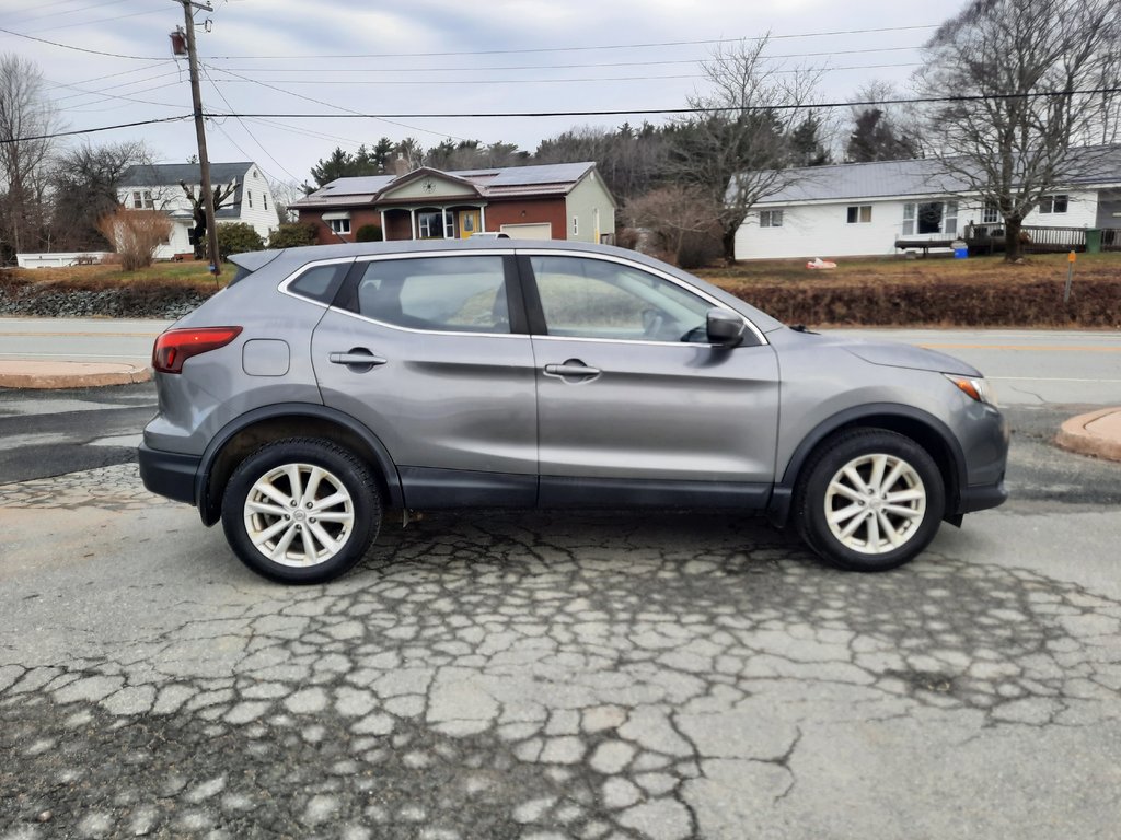 2017 Nissan Qashqai S in Hebbville, Nova Scotia - 6 - w1024h768px