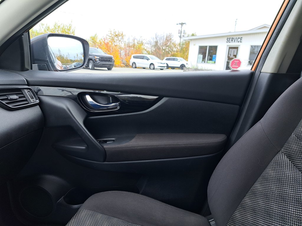 2018 Nissan Qashqai SV in Hebbville, Nova Scotia - 18 - w1024h768px