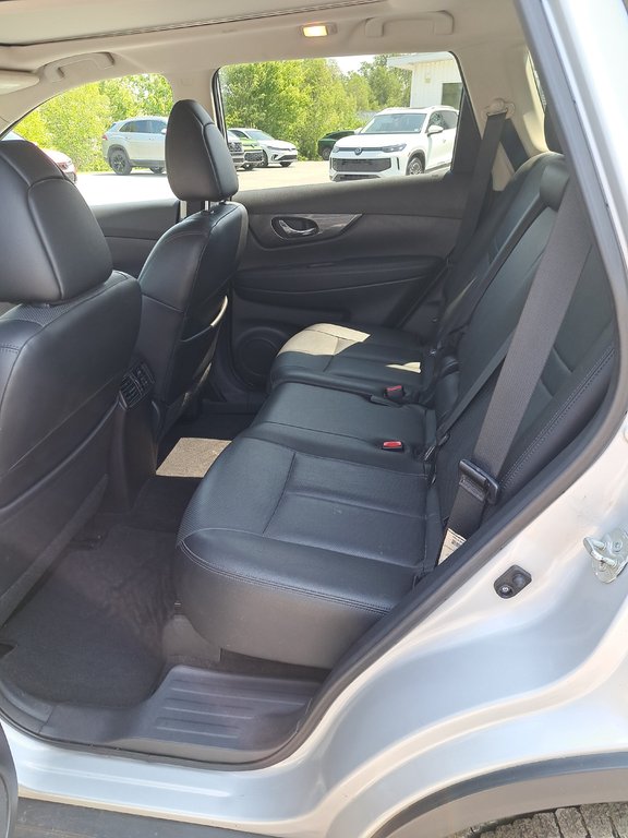 2015 Nissan Rogue SL in Hebbville, Nova Scotia - 12 - w1024h768px