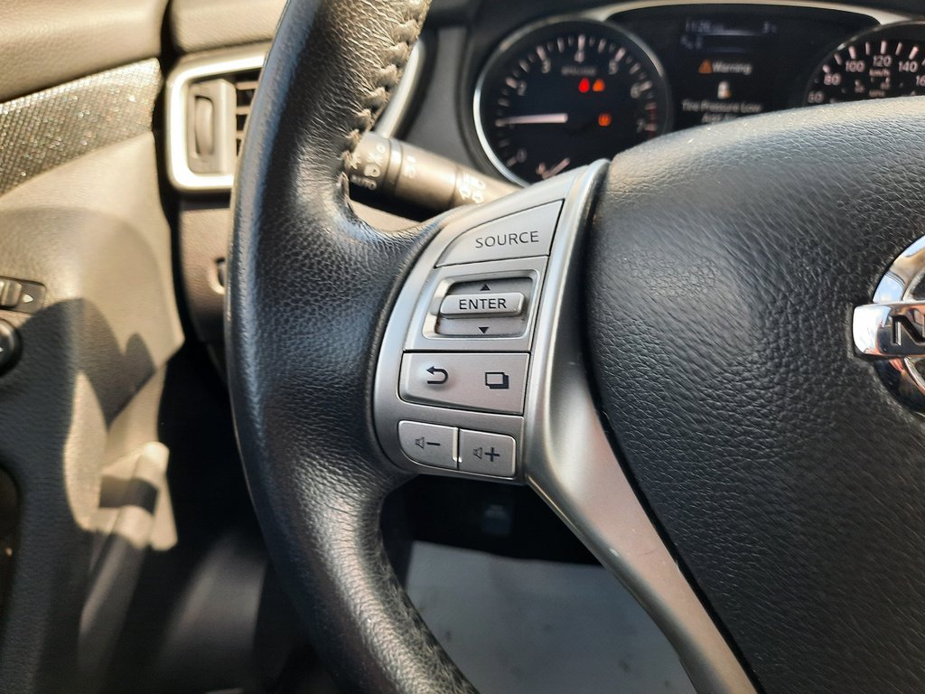 2016 Nissan Rogue SV in Hebbville, Nova Scotia - 14 - w1024h768px
