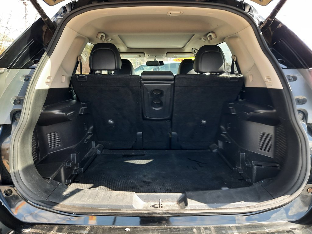 2016 Nissan Rogue SV in Hebbville, Nova Scotia - 9 - w1024h768px