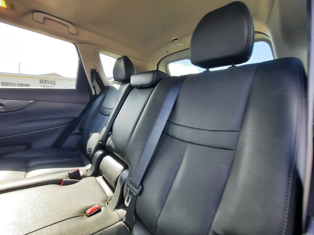 2016 Nissan Rogue SV in Hebbville, Nova Scotia - 26 - w1024h768px