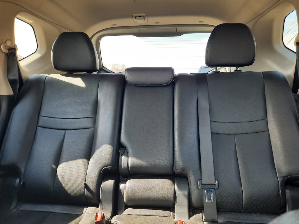 2016 Nissan Rogue SV in Hebbville, Nova Scotia - 25 - w1024h768px