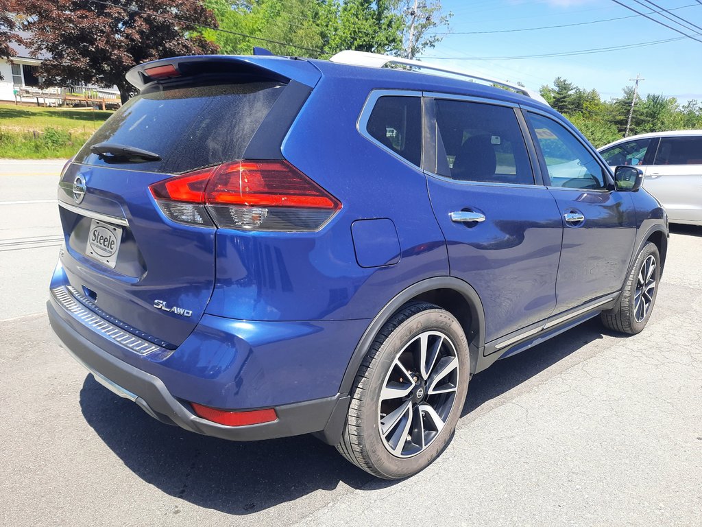 2017 Nissan Rogue SL Platinum in Hebbville, Nova Scotia - 7 - w1024h768px
