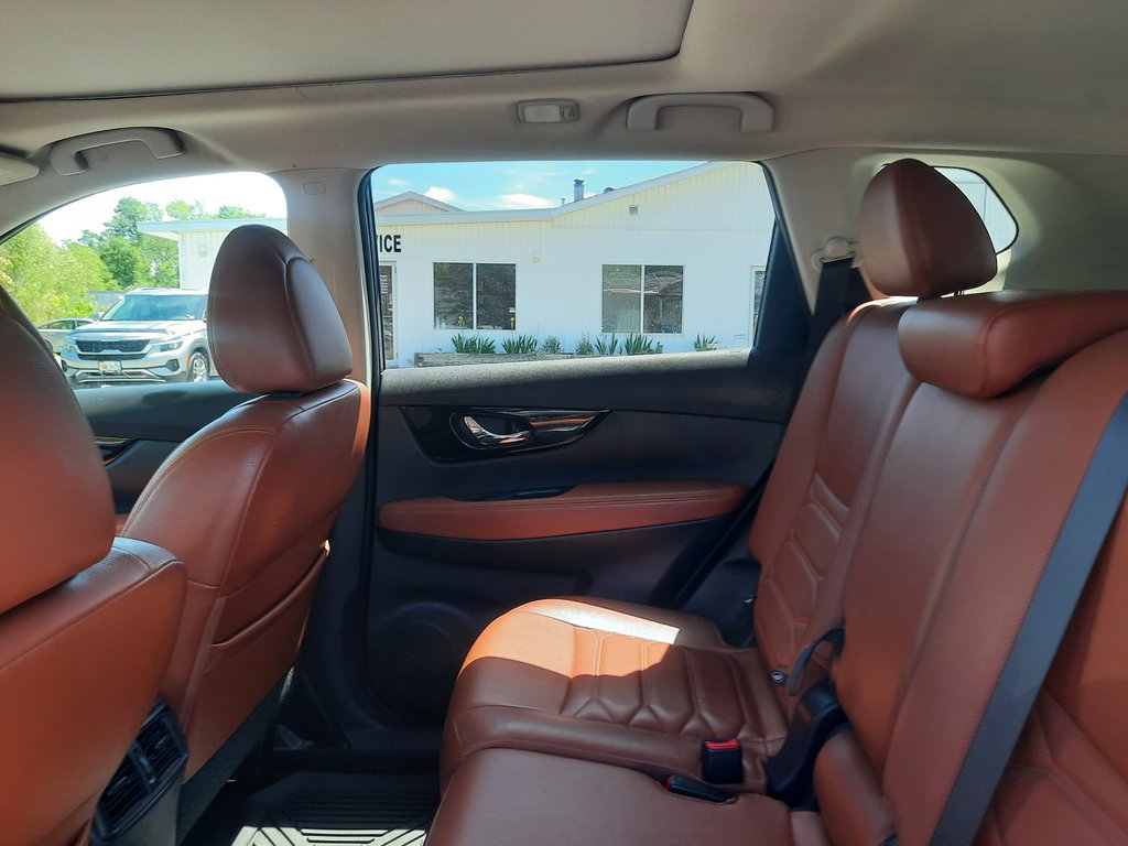 2017 Nissan Rogue SL Platinum in Hebbville, Nova Scotia - 27 - w1024h768px