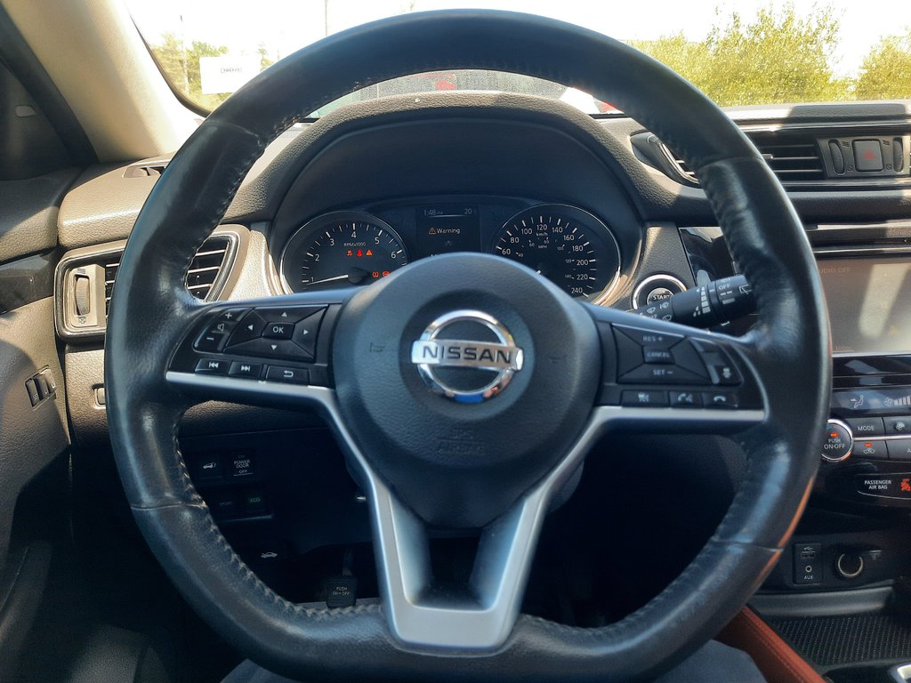 2017 Nissan Rogue SL Platinum in Hebbville, Nova Scotia - 16 - w1024h768px