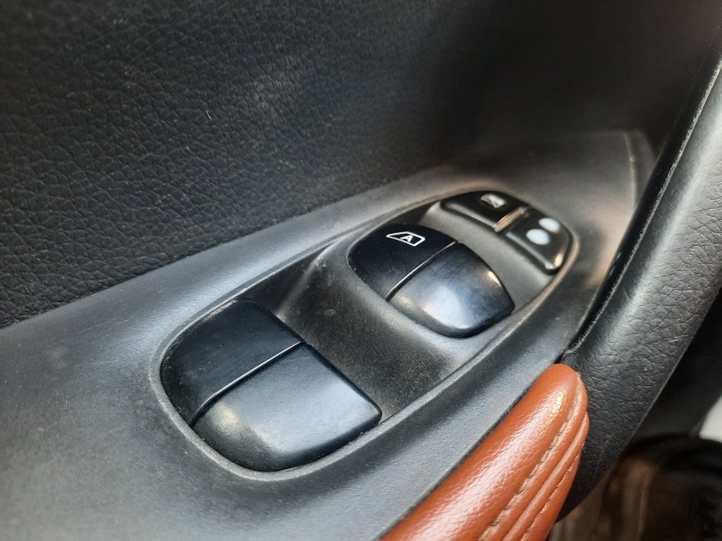 2017 Nissan Rogue SL Platinum in Hebbville, Nova Scotia - 12 - w1024h768px