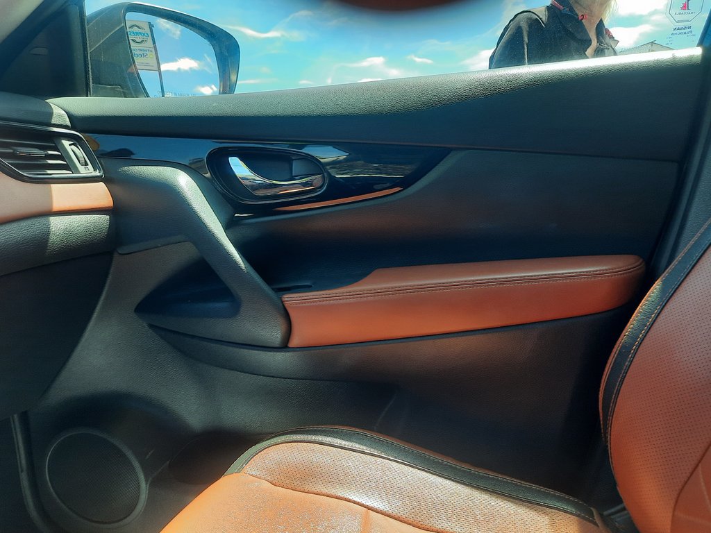 2017 Nissan Rogue SL Platinum in Hebbville, Nova Scotia - 22 - w1024h768px