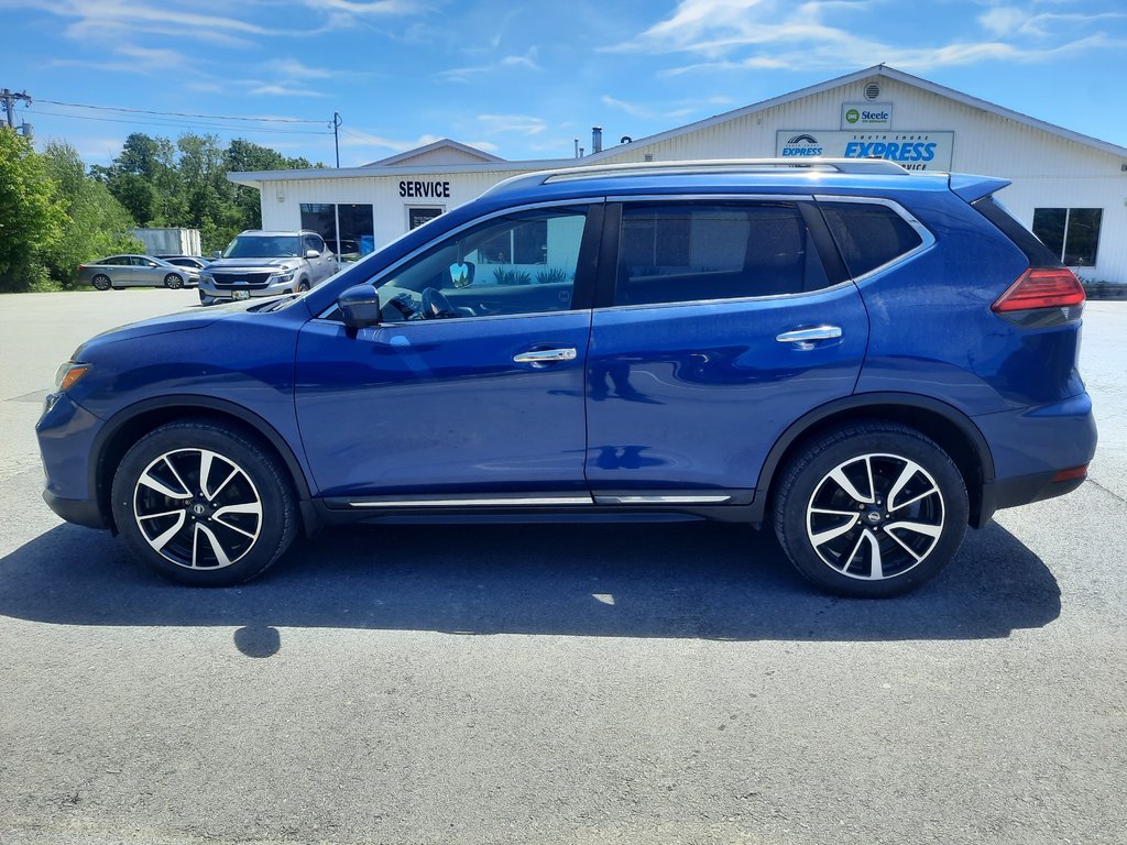 2017 Nissan Rogue SL Platinum in Hebbville, Nova Scotia - 10 - w1024h768px