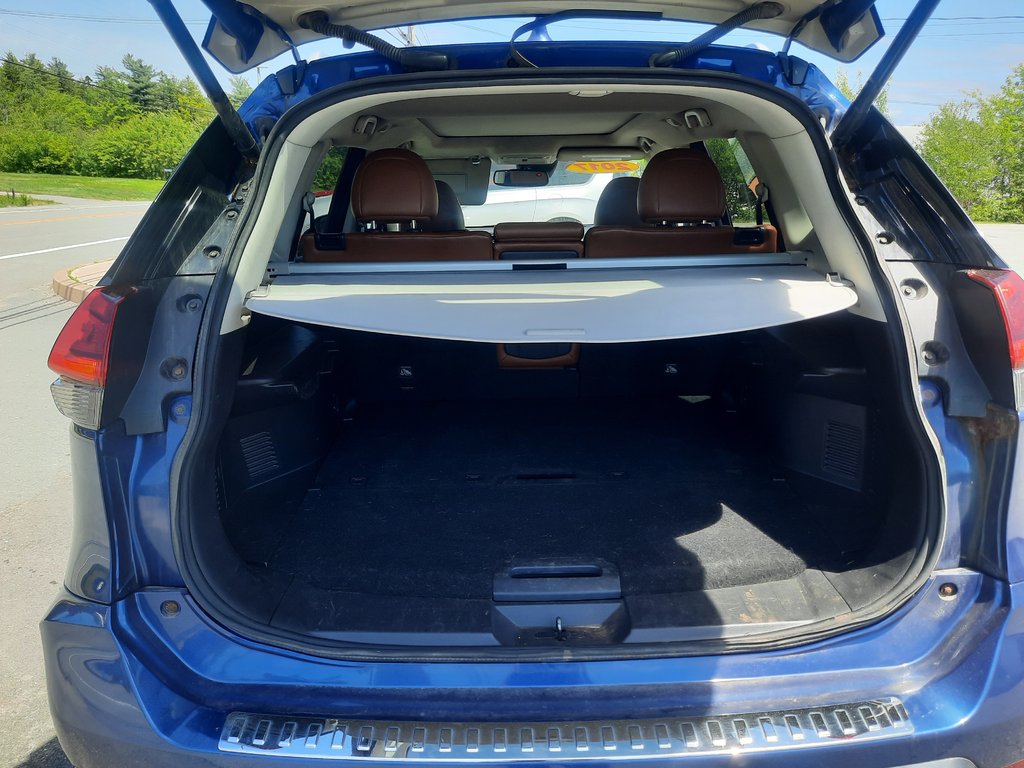 2017 Nissan Rogue SL Platinum in Hebbville, Nova Scotia - 8 - w1024h768px