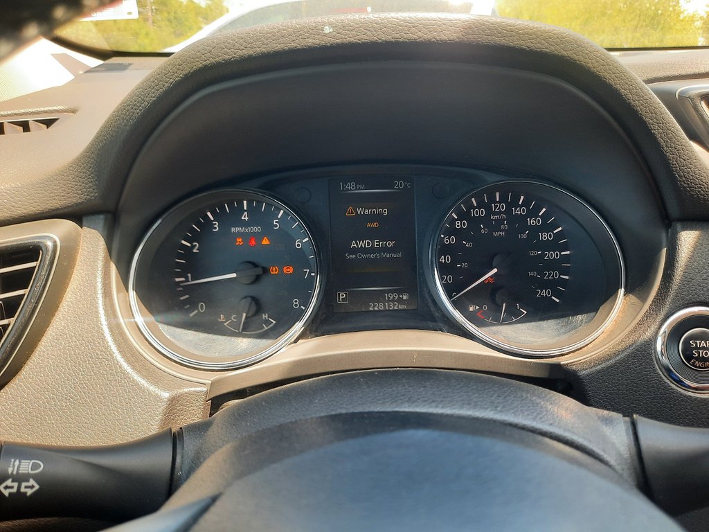 2017 Nissan Rogue SL Platinum in Hebbville, Nova Scotia - 17 - w1024h768px