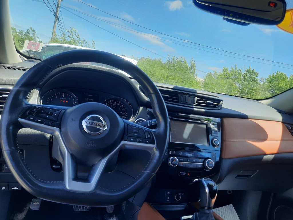 2017 Nissan Rogue SL Platinum in Hebbville, Nova Scotia - 24 - w1024h768px