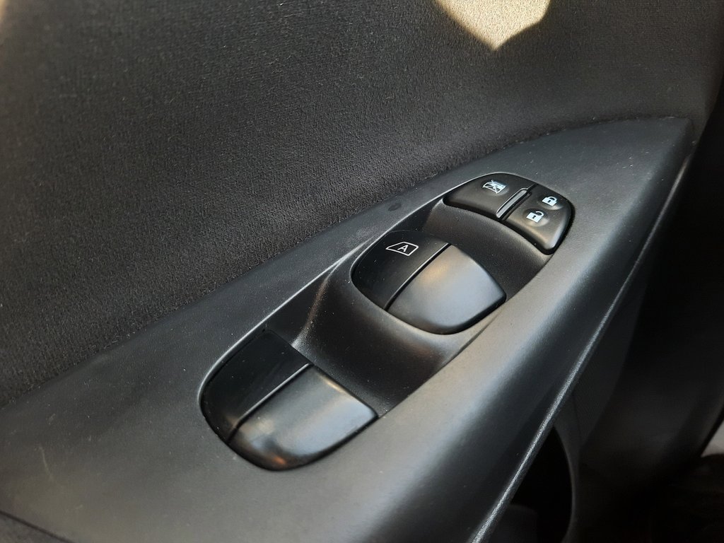 2013 Nissan Sentra S in Hebbville, Nova Scotia - 9 - w1024h768px