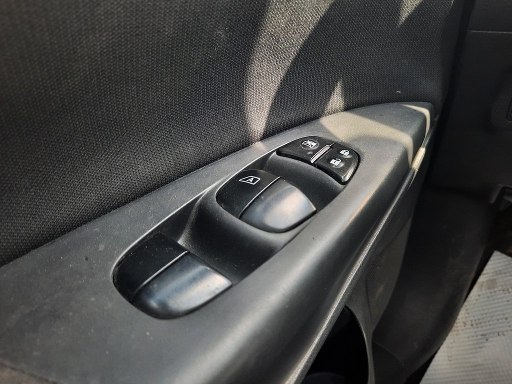2015 Nissan Sentra SV in Hebbville, Nova Scotia - 10 - w1024h768px