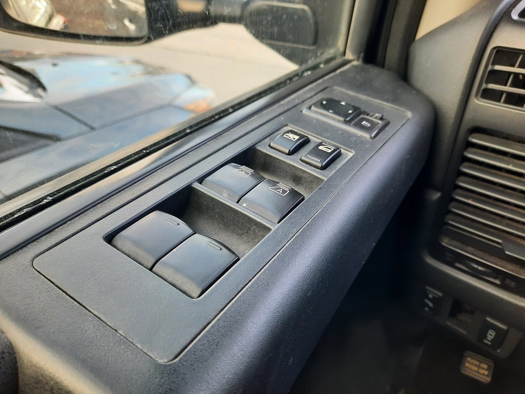 2011 Nissan Titan SV in Hebbville, Nova Scotia - 9 - w1024h768px