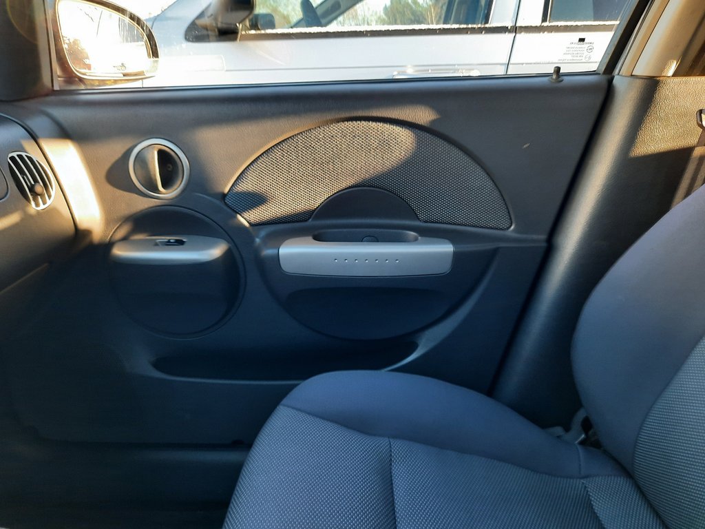 2008 Pontiac Wave SE in Hebbville, Nova Scotia - 19 - w1024h768px