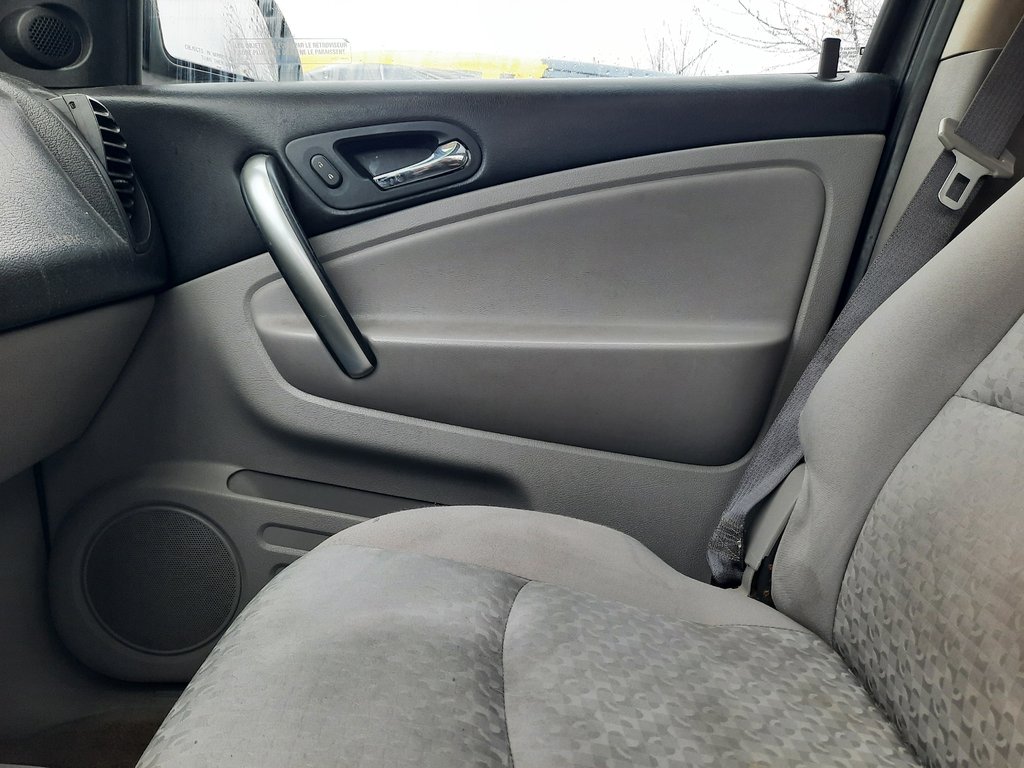 2006 Saturn VUE Base in Hebbville, Nova Scotia - 19 - w1024h768px