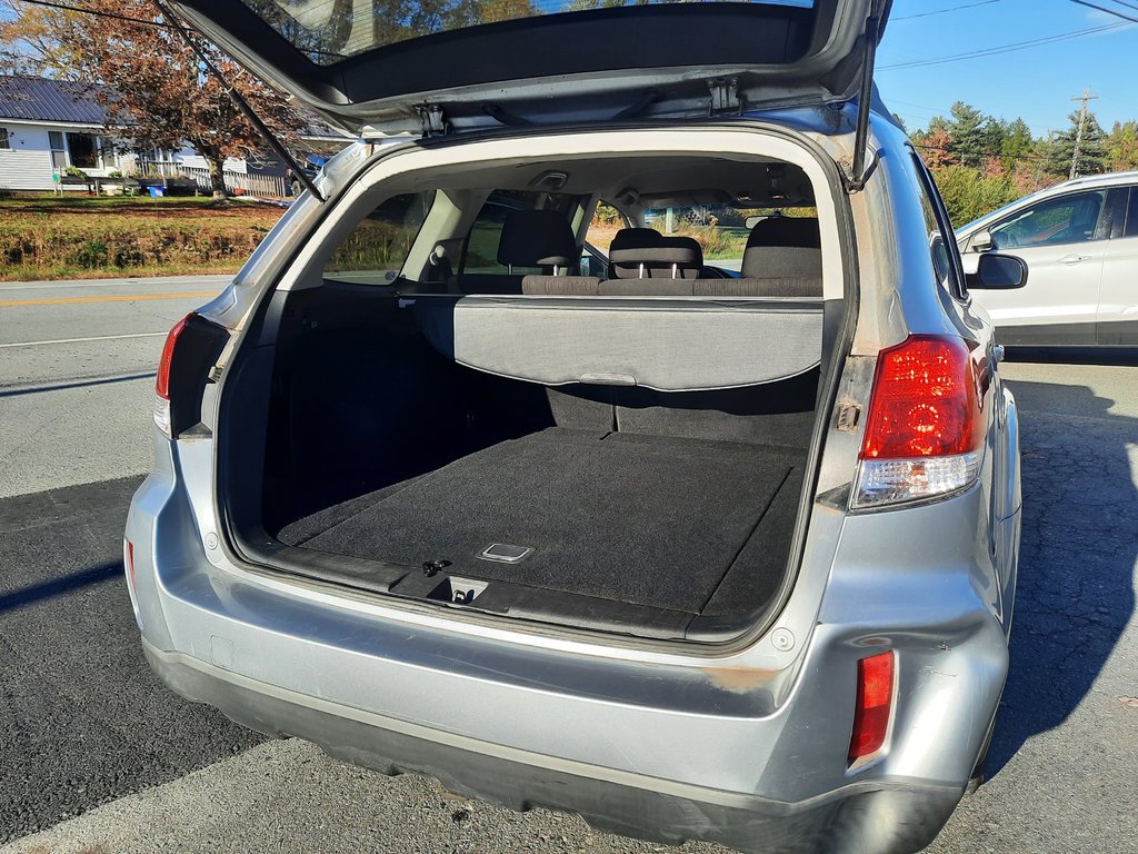2014 Subaru Outback 2.5i Touring in Hebbville, Nova Scotia - 9 - w1024h768px