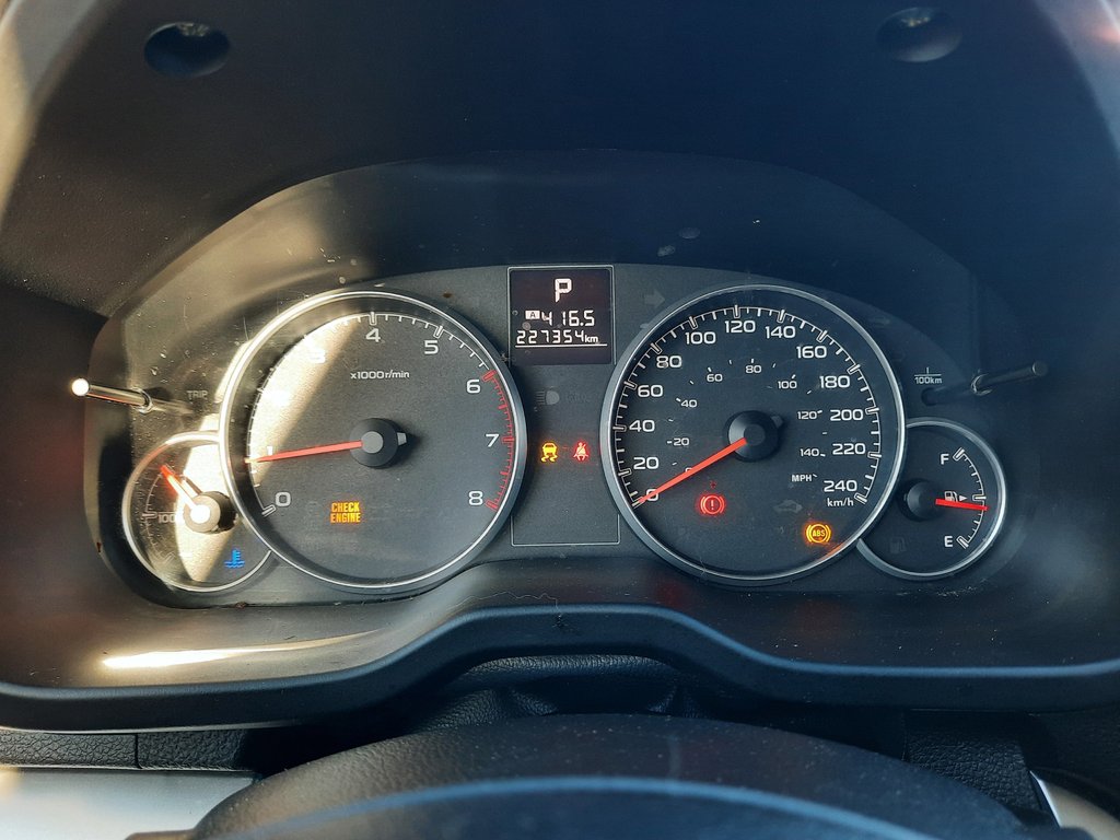2014 Subaru Outback 2.5i Touring in Hebbville, Nova Scotia - 14 - w1024h768px