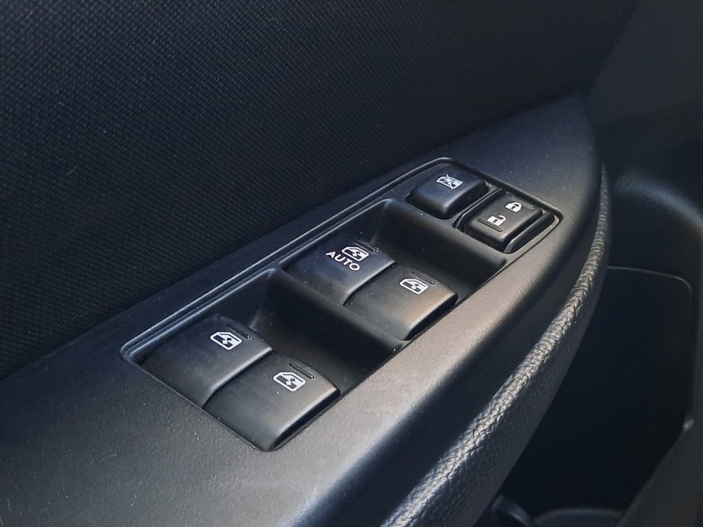 2014 Subaru Outback 2.5i Touring in Hebbville, Nova Scotia - 10 - w1024h768px