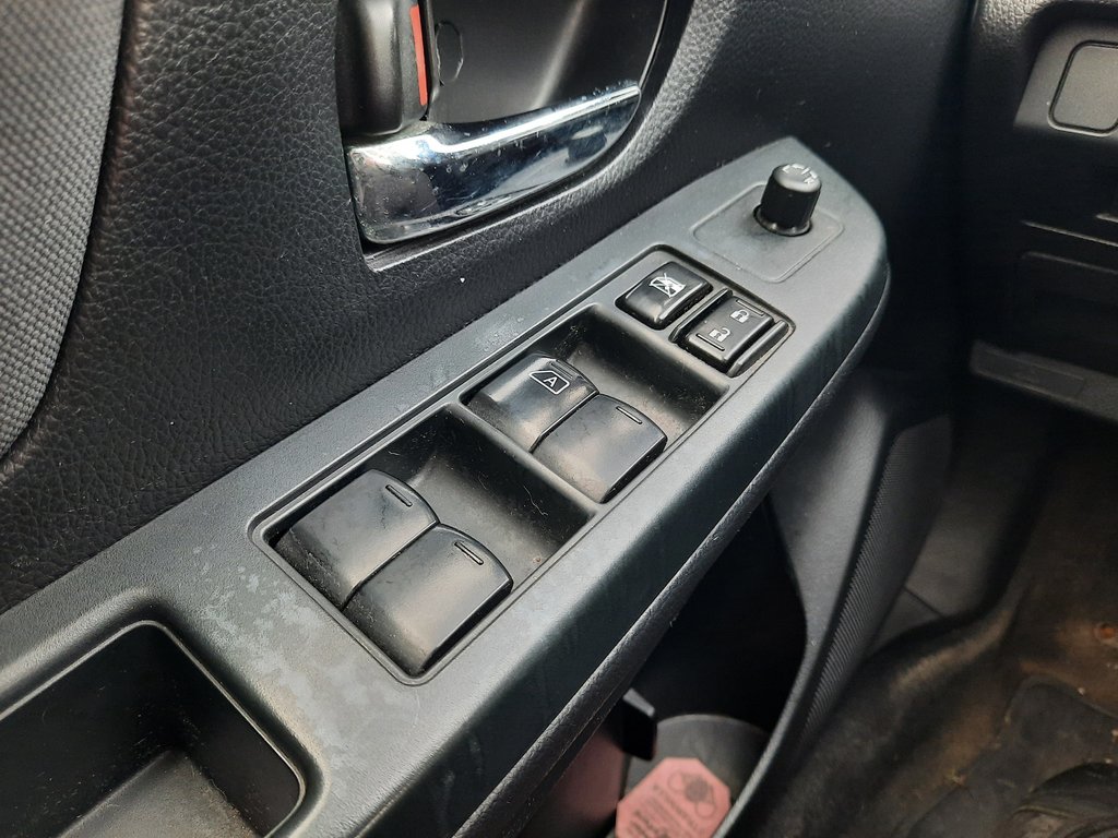 2013 Subaru XV Crosstrek 2.0i w/Touring Pkg in Hebbville, Nova Scotia - 9 - w1024h768px