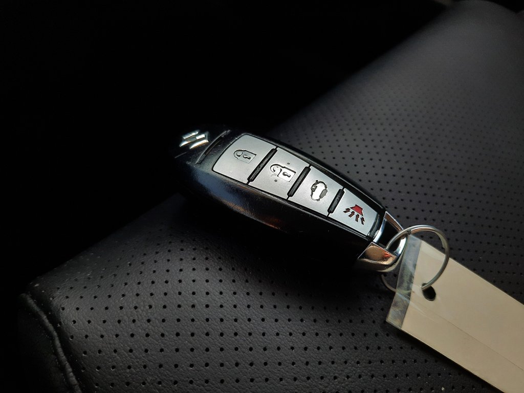 2013 Suzuki Kizashi SX in Hebbville, Nova Scotia - 28 - w1024h768px