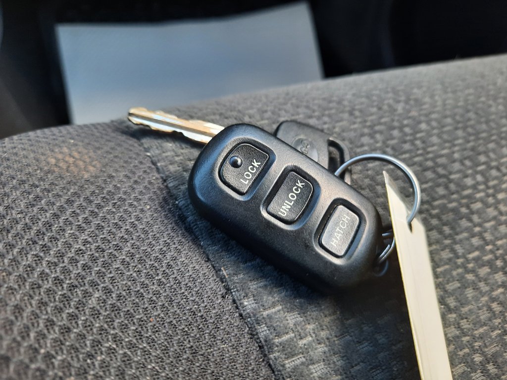 2004 Toyota Matrix Base in Hebbville, Nova Scotia - 24 - w1024h768px