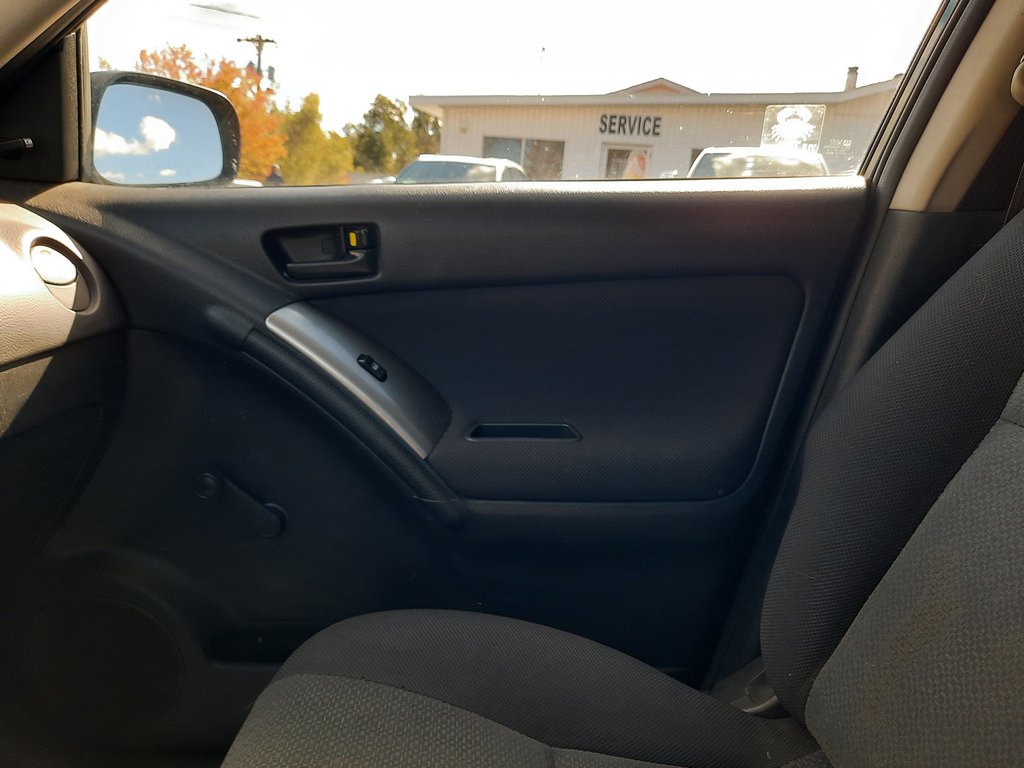 2004 Toyota Matrix Base in Hebbville, Nova Scotia - 17 - w1024h768px