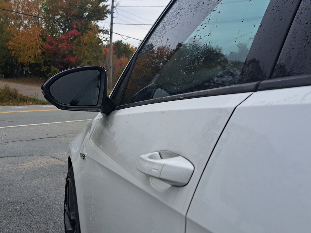 2016 Volkswagen Golf R BASE in Hebbville, Nova Scotia - 9 - w1024h768px