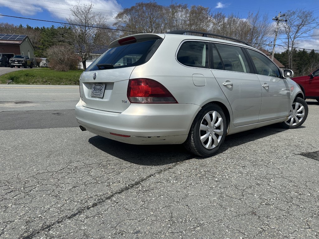 2012 Volkswagen Golf Wagon Comfortline in Hebbville, Nova Scotia - 7 - w1024h768px