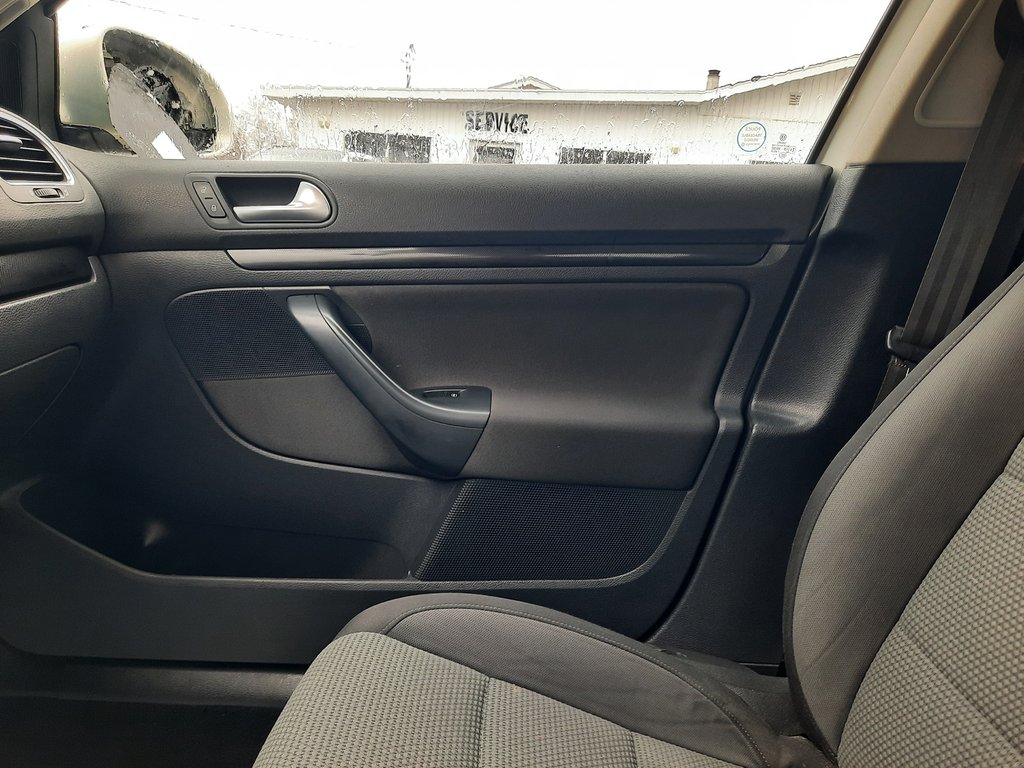2012 Volkswagen Golf Wagon Comfortline in Hebbville, Nova Scotia - 20 - w1024h768px