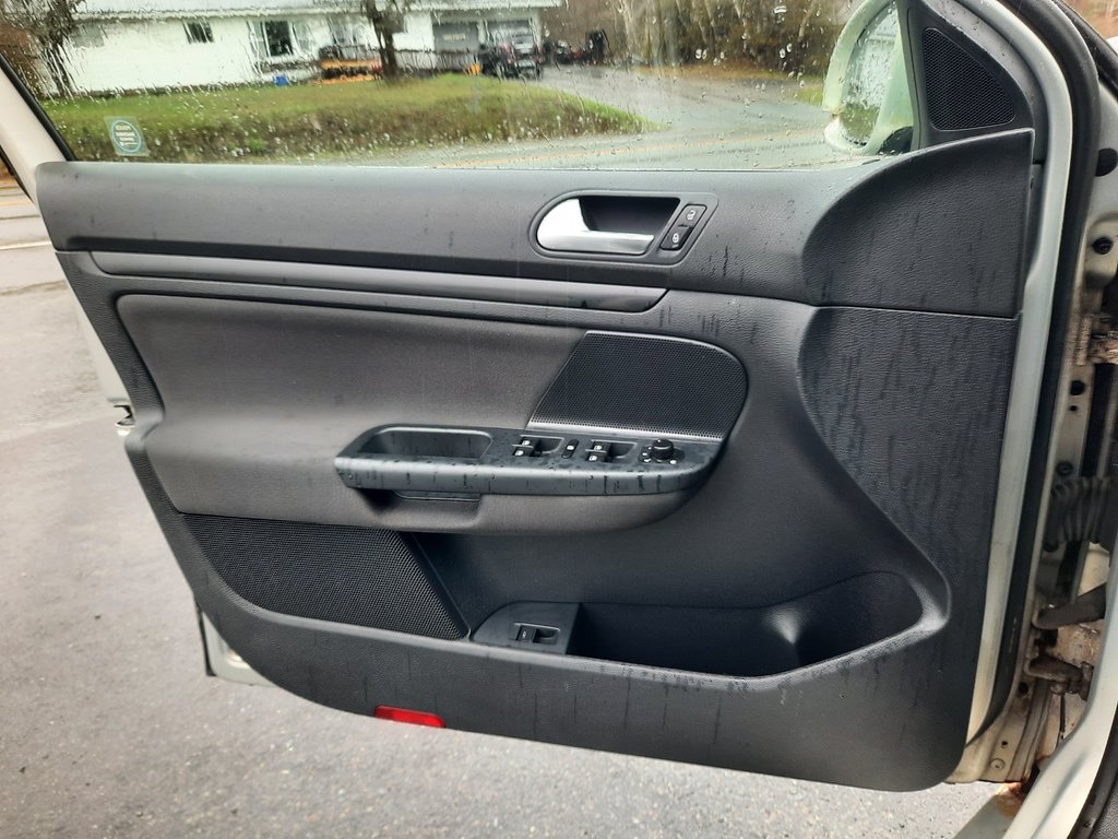 2012 Volkswagen Golf Wagon Comfortline in Hebbville, Nova Scotia - 11 - w1024h768px