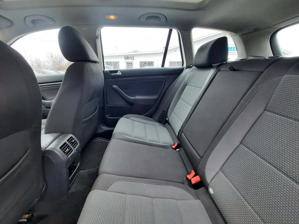 2012 Volkswagen Golf Wagon Comfortline in Hebbville, Nova Scotia - 24 - w1024h768px